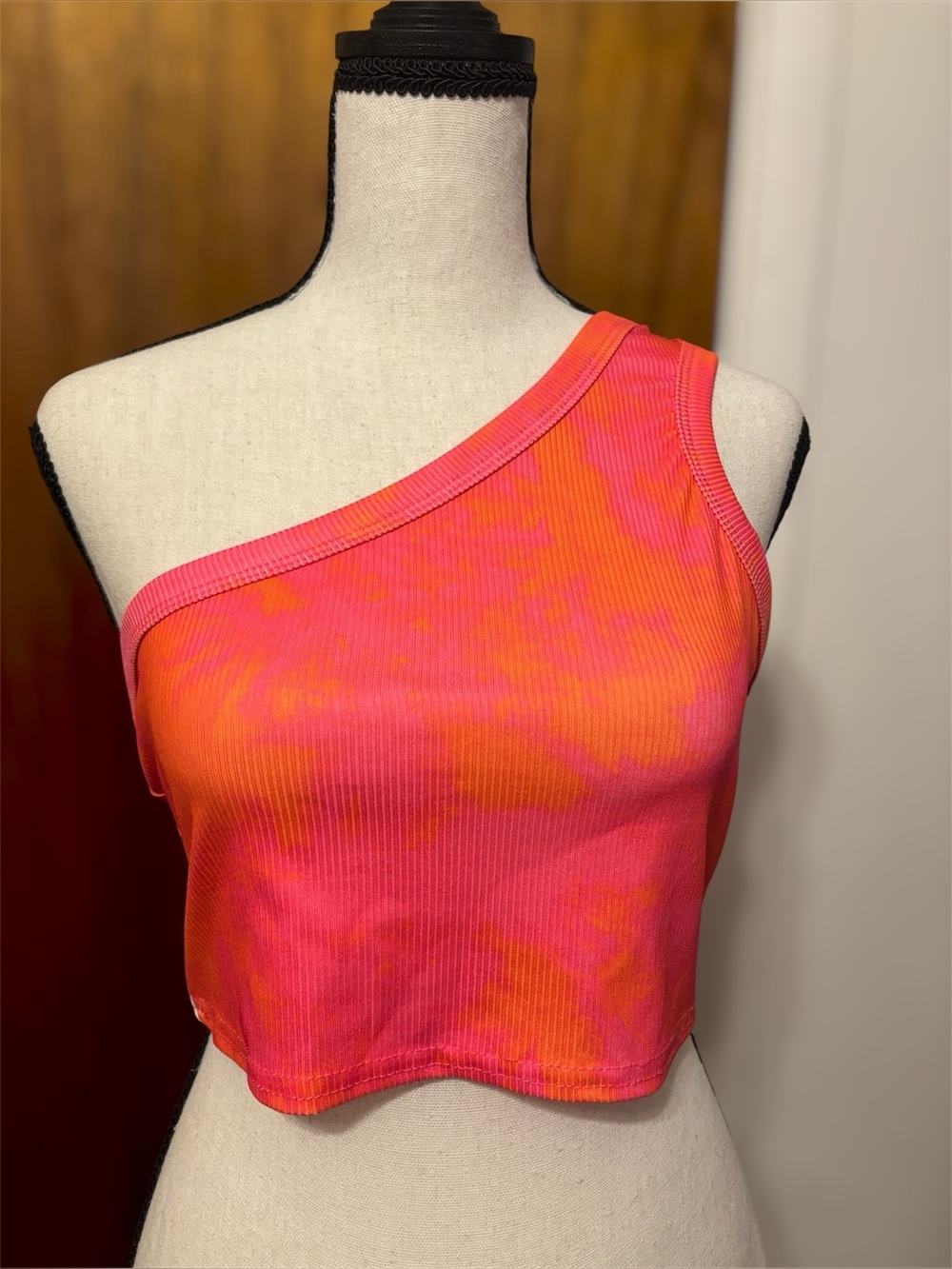 PrettyLittleThing Pink Tie Dye One Shoulder Crop Top